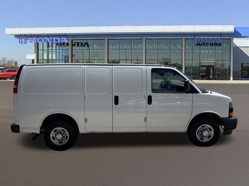 Used 2019 Chevrolet Express 3500 w/ Driver Convenience Package RWD image 5