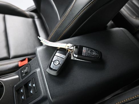 Used 2023 Ford Bronco Badlands image 17