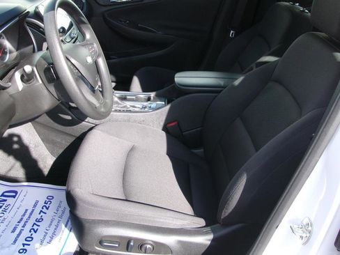 Used 2025 Chevrolet Malibu LT FWD image 12