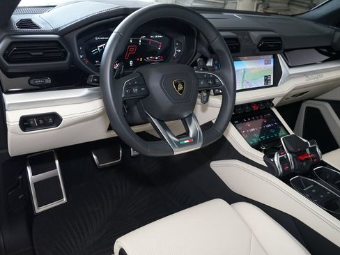 Used 2025 Lamborghini Urus SE AWD/4WD image 2