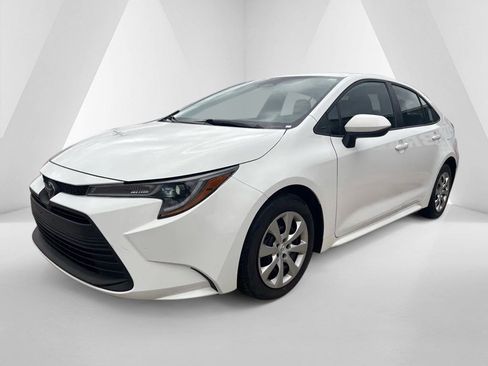 Used 2024 Toyota Corolla LE image 3