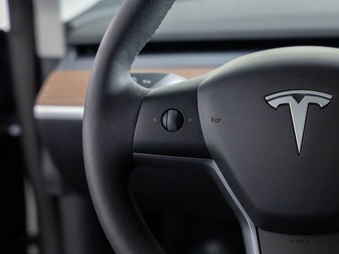 Used 2025 Tesla Model Y Long Range image 29