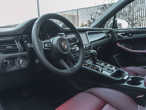 New 2025 Porsche Macan image 4