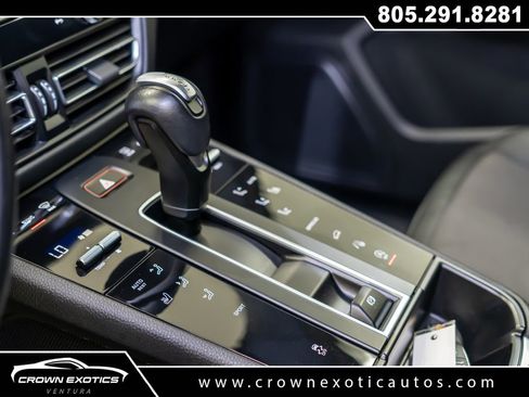 Used 2023 Porsche Macan Turbo image 30