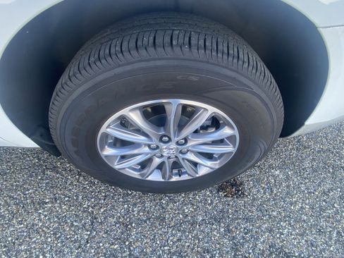 Used 2024 Buick Enclave Premium image 10