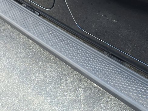 Used 2023 Jeep Gladiator Overland image 8