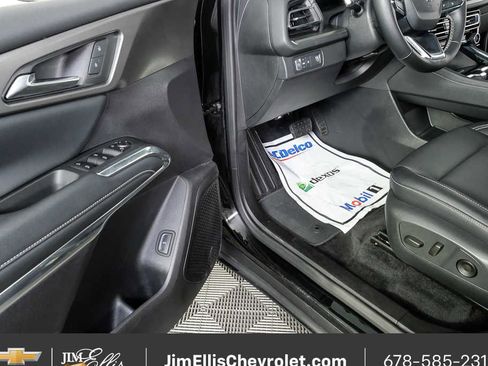 Used 2025 Chevrolet Traverse LT image 7