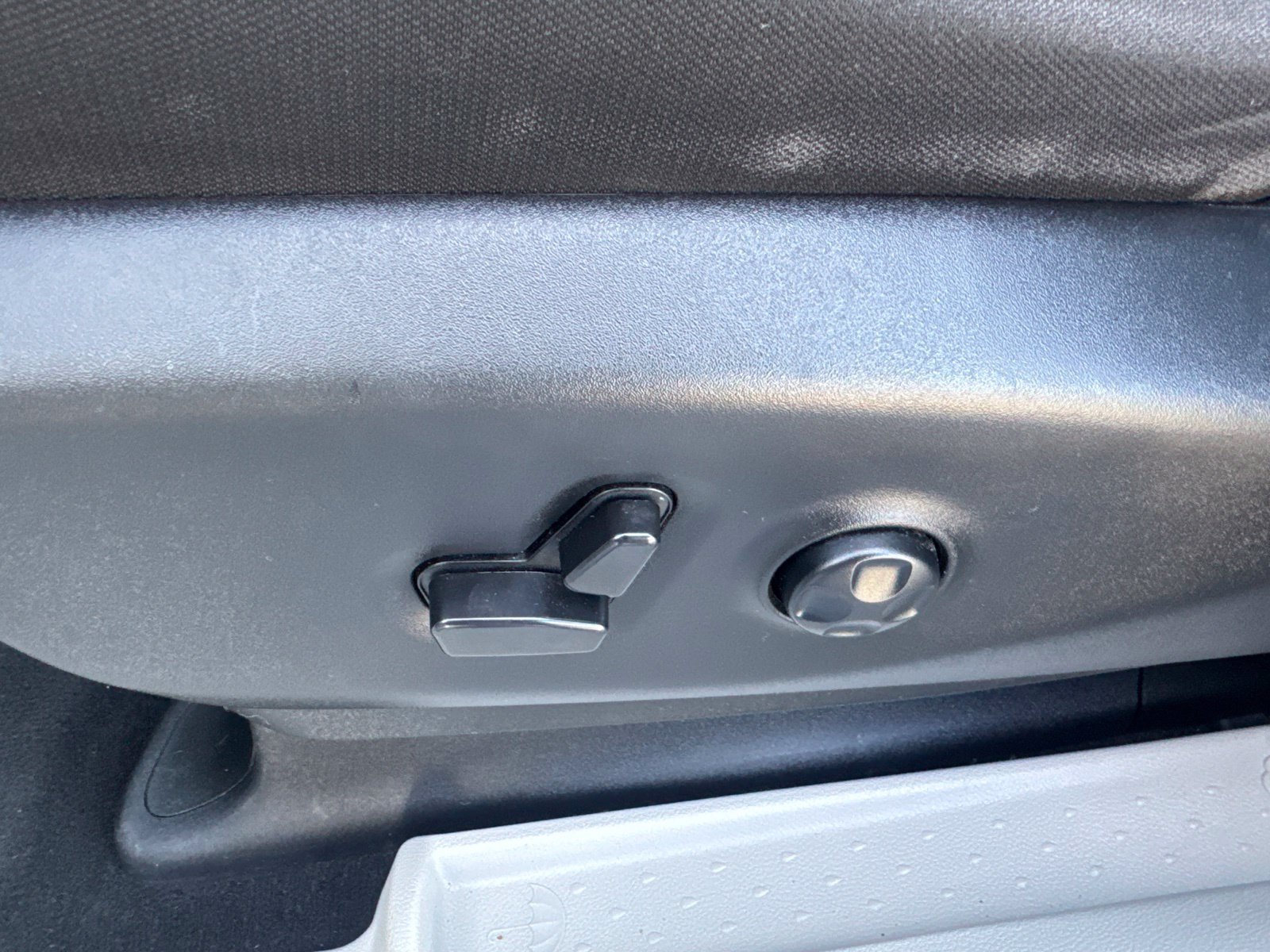Used 2023 Chrysler Voyager LX FWD image 19