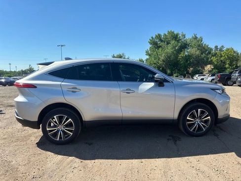 Used 2023 Toyota Venza LE AWD/4WD image 9