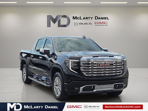 Used 2024 GMC Sierra 1500 Denali w/ Technology Package AWD/4WD image 1