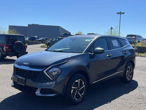 Used 2023 Kia Sportage LX AWD/4WD image 3