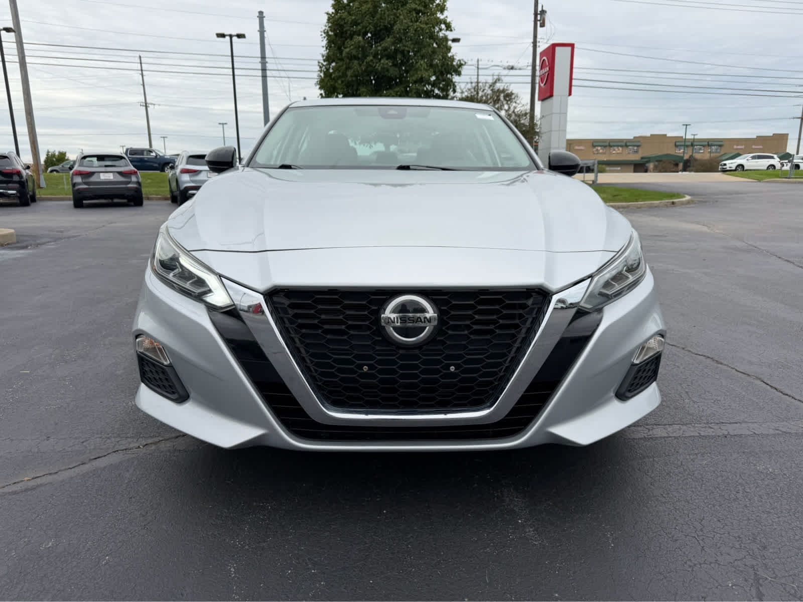 Used 2021 Nissan Altima 2.5 SR FWD image 2