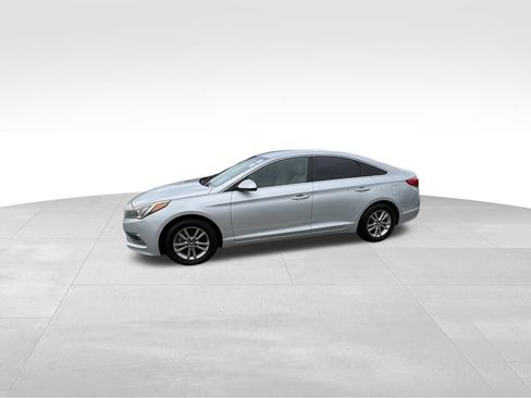 Used 2016 Hyundai Sonata SE FWD image 2