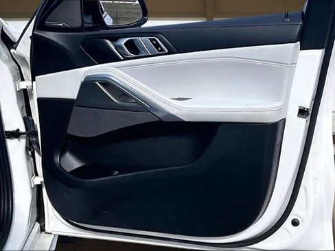 Used 2023 BMW X6 xDrive40i w/ M Sport Package image 24