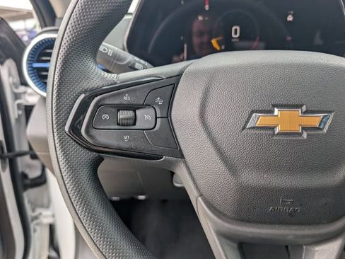 Used 2025 Chevrolet Trax LT FWD image 13