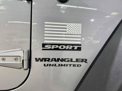 Used 2017 Jeep Wrangler Unlimited Sport w/ Quick Order Package 24S AWD/4WD image 15