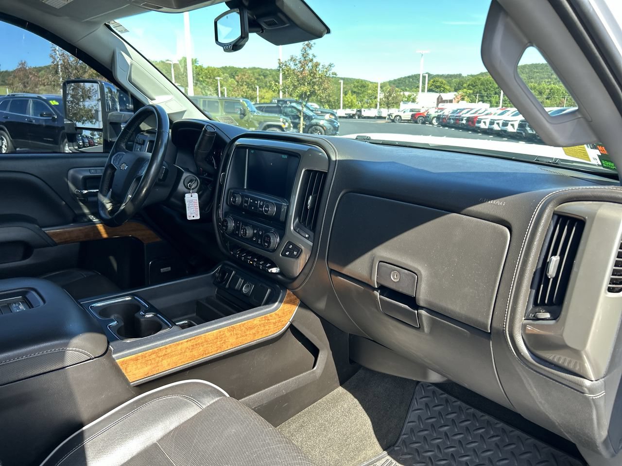 Used 2017 Chevrolet Silverado 2500 High Country w/ Duramax Plus Package AWD/4WD image 17