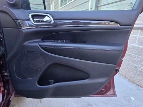 Used 2018 Jeep Grand Cherokee Overland image 39