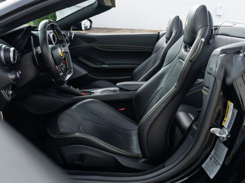 Used 2020 Ferrari Portofino image 19