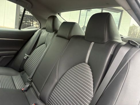 Used 2018 Toyota Camry SE image 5