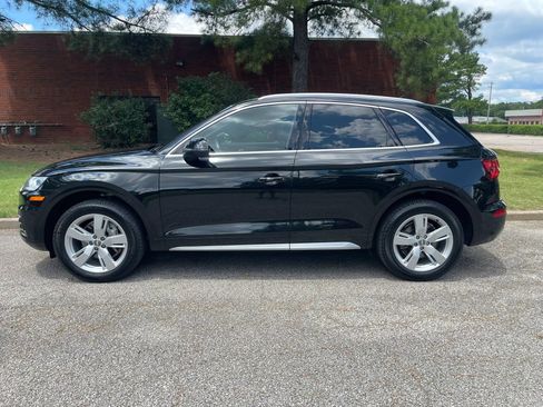 Used 2019 Audi Q5 2.0T Premium Plus w/ Premium Plus Package AWD/4WD image 2