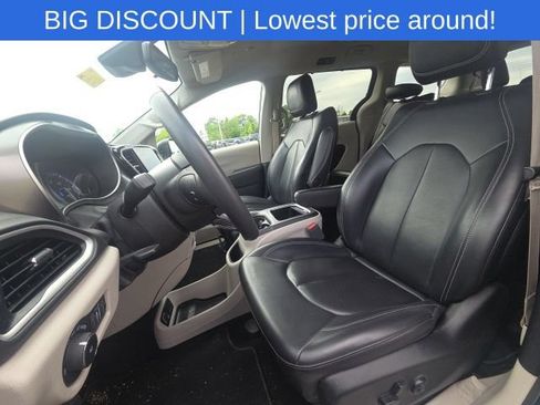 Used 2023 Chrysler Pacifica Touring-L FWD image 30