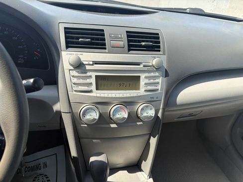 Used 2011 Toyota Camry LE image 20