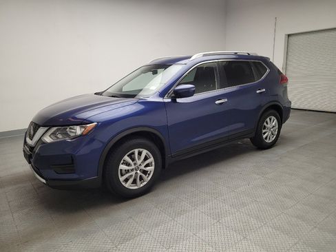 Used 2019 Nissan Rogue SV image 2