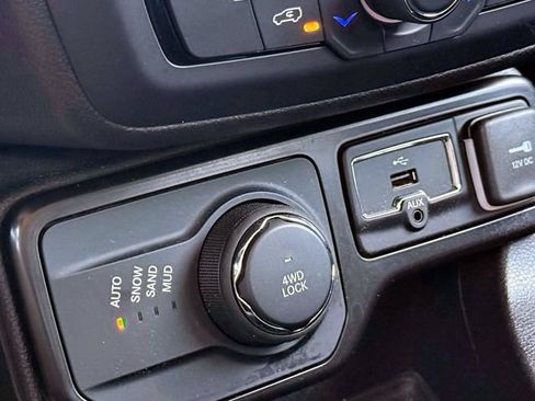 Certified 2023 Jeep Renegade Latitude AWD/4WD image 26