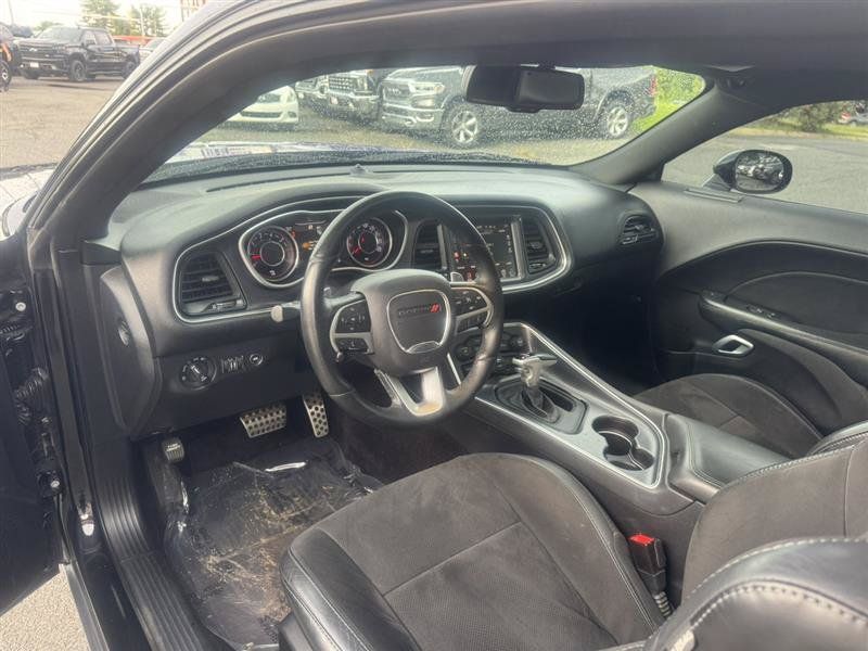 Used 2016 Dodge Challenger R/T Scat Pack w/ Leather Interior Group RWD image 18