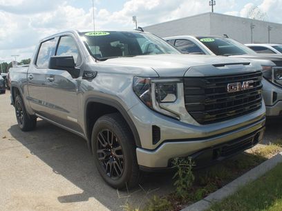 Used 2025 GMC Sierra 1500 Elevation