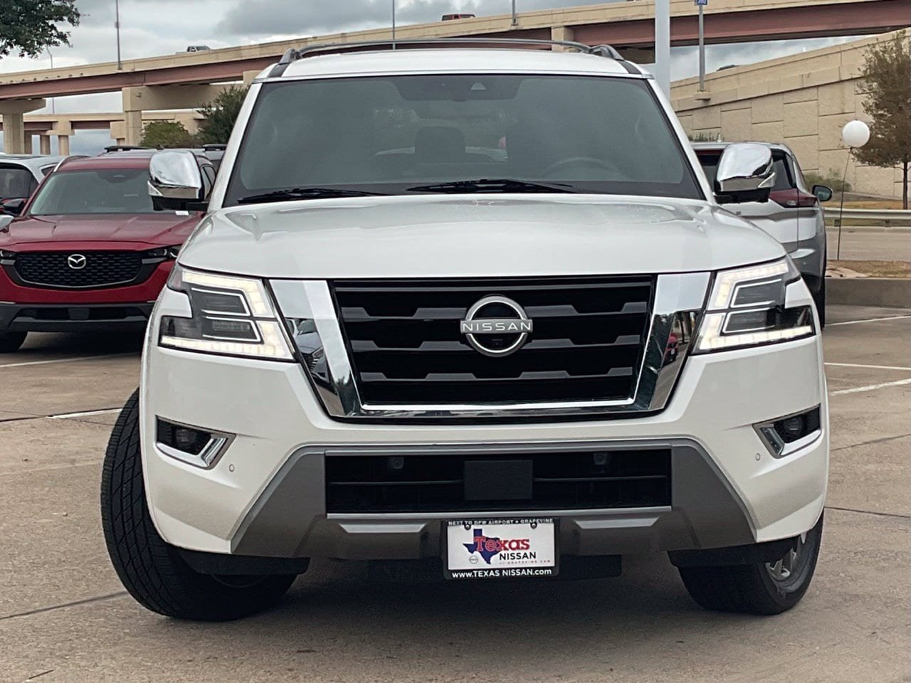 Used 2023 Nissan Armada Platinum w/ Cargo Package RWD image 2