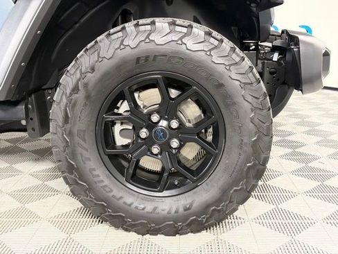 Used 2024 Jeep Wrangler Unlimited image 11