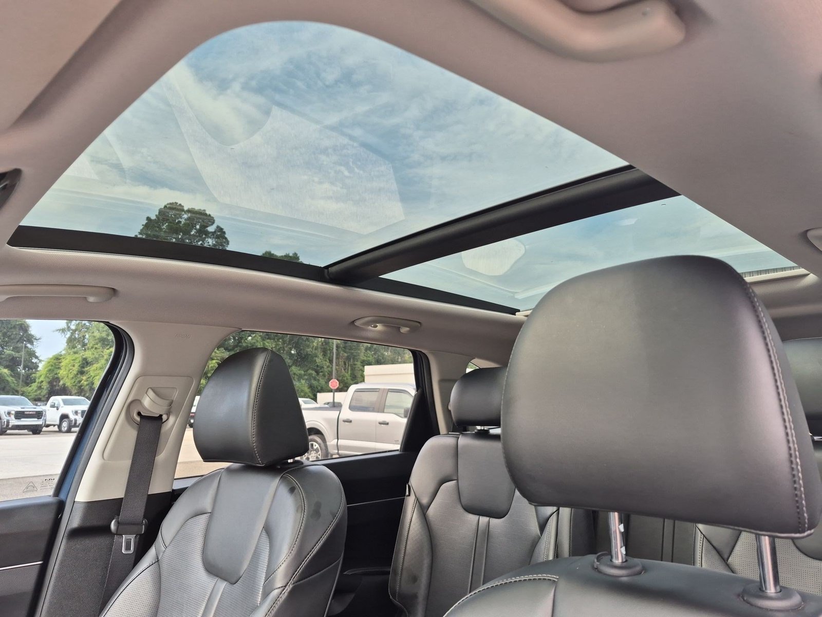 Used 2024 Kia Sorento EX w/ Panoramic Sunroof Package FWD image 19