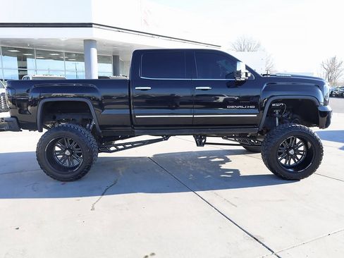 Used 2018 GMC Sierra 2500 Denali w/ Duramax Plus Package image 7