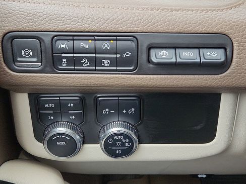 Used 2022 GMC Yukon XL Denali image 19