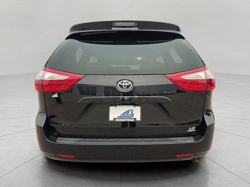 Used 2017 Toyota Sienna LE AWD/4WD image 3