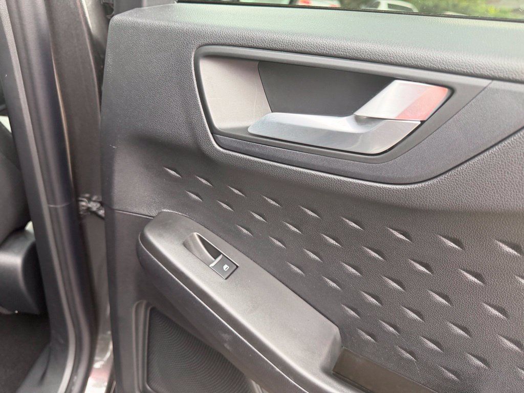 Used 2020 Ford Escape SE Sport FWD image 34