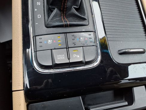 Used 2017 Kia Sedona SX image 21