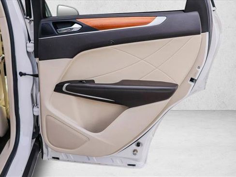 Used 2019 Lincoln MKC Select image 26