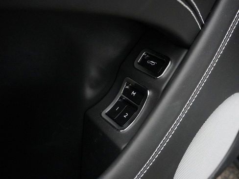 Used 2019 Bentley Bentayga AWD/4WD image 41