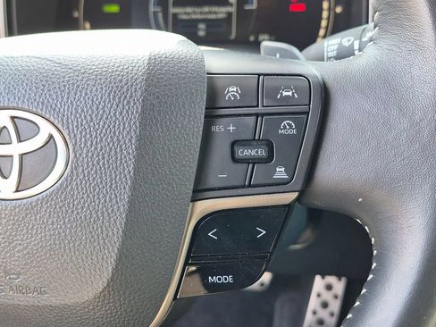 Used 2025 Toyota Camry SE FWD image 19