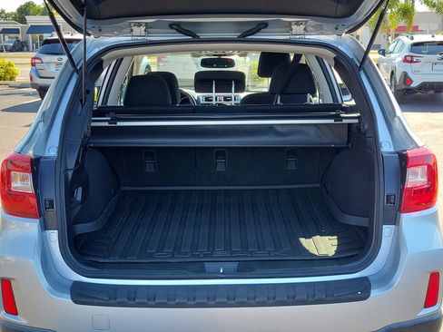 Used 2016 Subaru Outback 2.5i Premium image 11