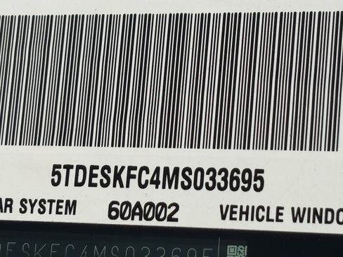 Used 2021 Toyota Sienna Platinum image 31