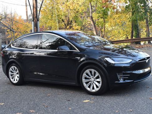 Used 2018 Tesla Model X 75D image 13
