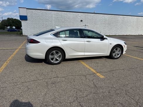Used 2019 Buick Regal Preferred w/ Sights and Sounds Package FWD image 18