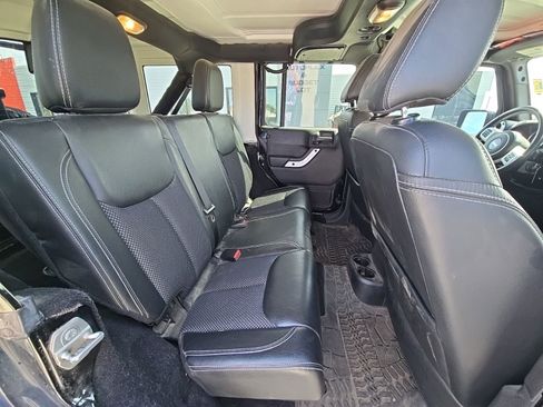 Used 2015 Jeep Wrangler Unlimited Sahara AWD/4WD image 14