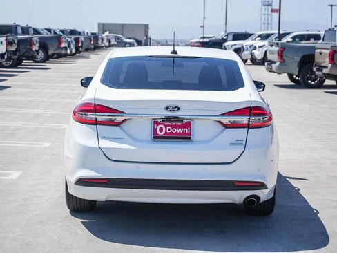 Used 2018 Ford Fusion SE w/ Fusion SE Technology Package FWD image 7