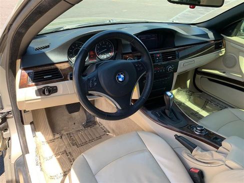 Used 2009 BMW 335i Convertible image 29