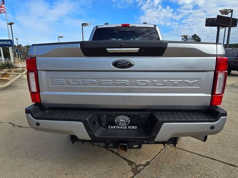 Used 2022 Ford F250 Lariat w/ Black Appearance Package image 4